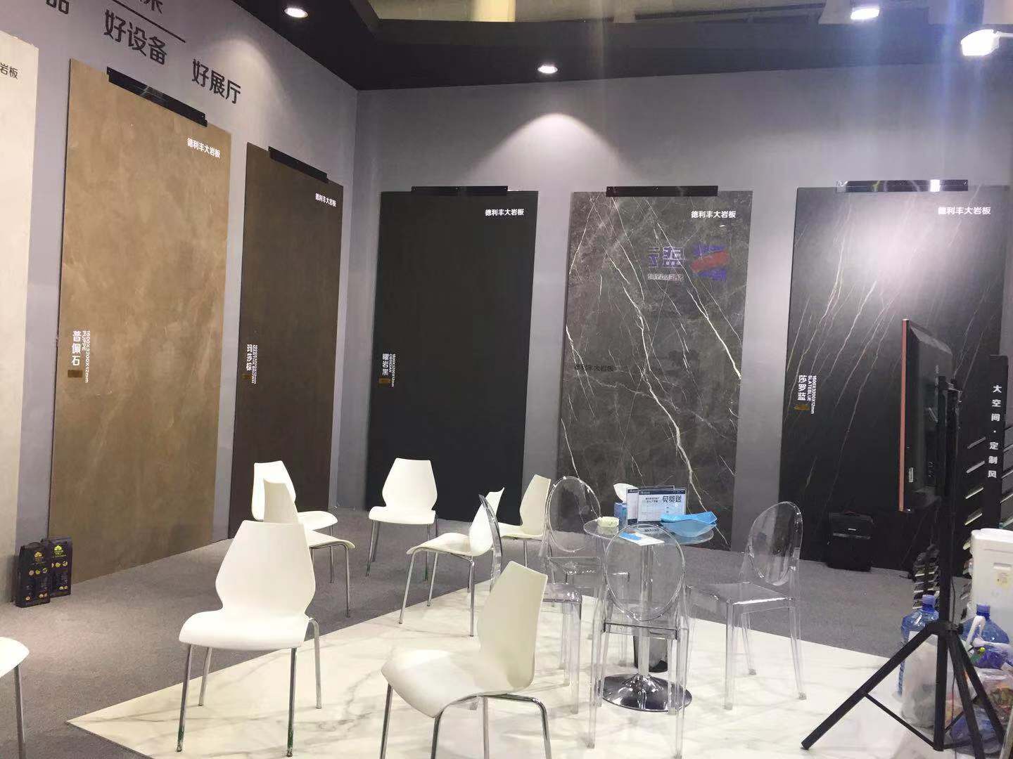 2019廈門石材展開展首日,德利豐大巖板強(qiáng)勢(shì)來襲(圖6) 2019廈門石材展開展首日,德利豐大巖板強(qiáng)勢(shì)來襲(圖6)